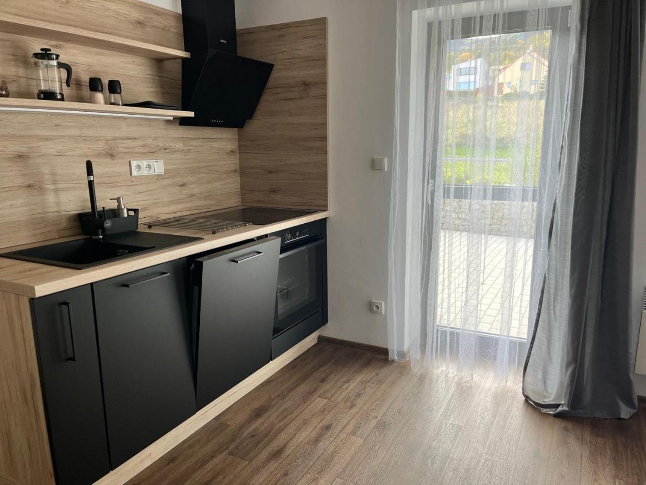Sanky Apartmany ลิเบอเรซ ภายนอก รูปภาพ