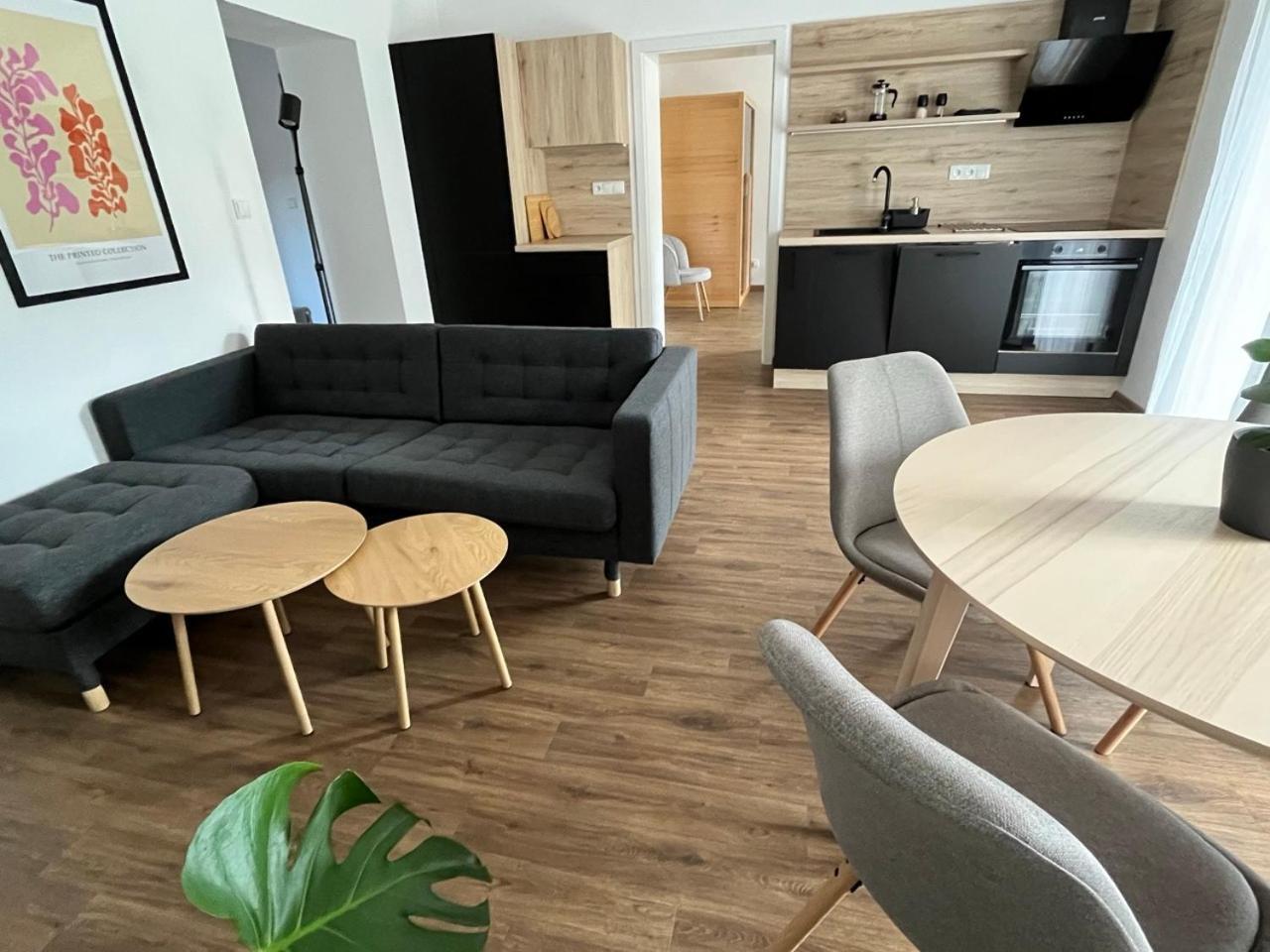 Sanky Apartmany ลิเบอเรซ ภายนอก รูปภาพ